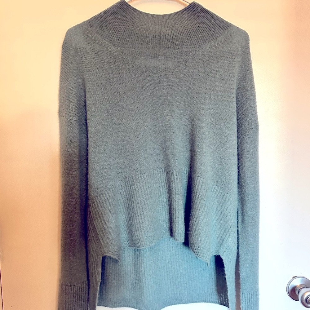 Project Naadam 100% Cashmere Light Blue Sweater size medium